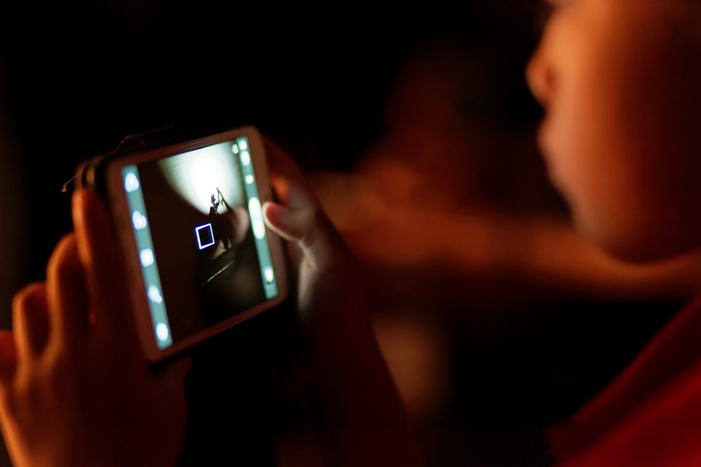 5 reasons why smartphones are not the answer to your child’s boredom!